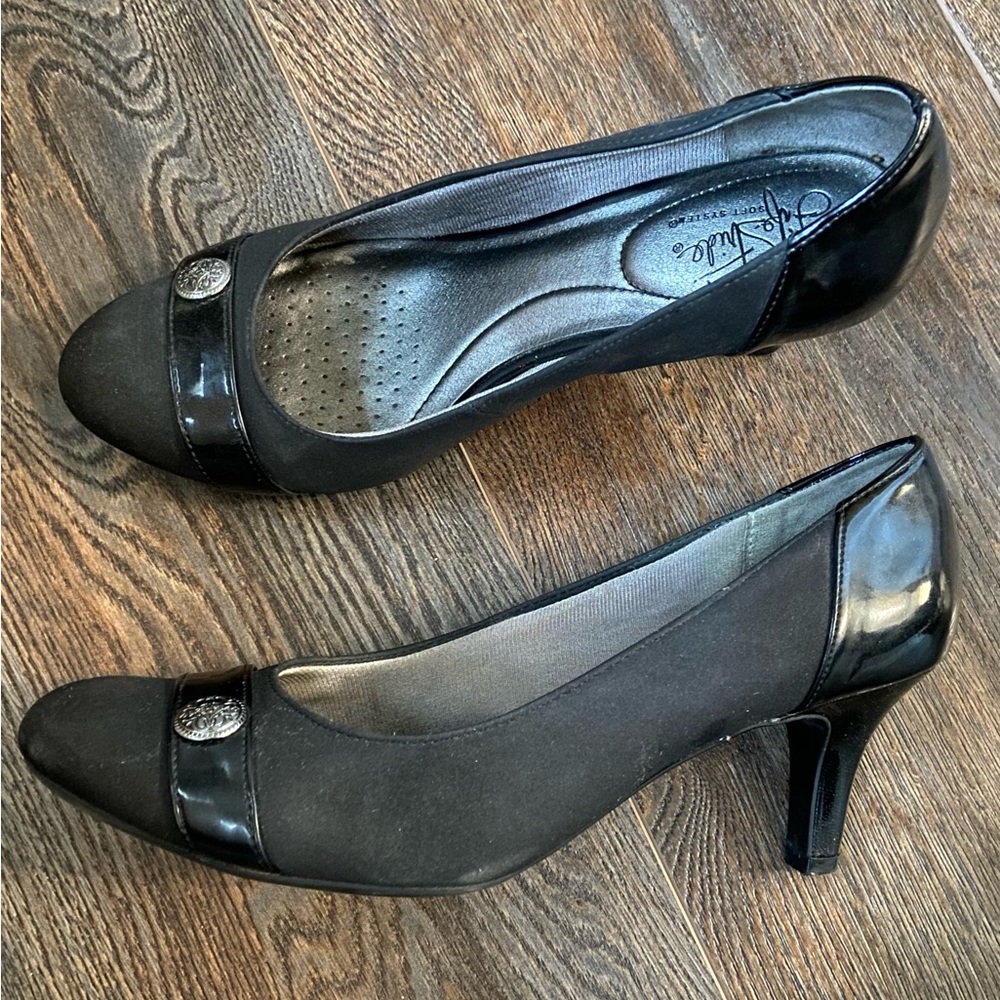 Life Stride Soft Style Playoff black pumps